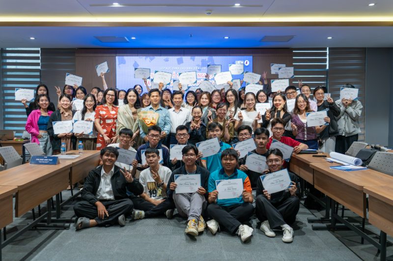 [UEH Alumni] Trang bị hành trang nghề nghiệp cho tân cử nhân: Lớp học “Xây dựng hồ sơ nghề nghiệp & Kỹ năng trả lời phỏng vấn”
